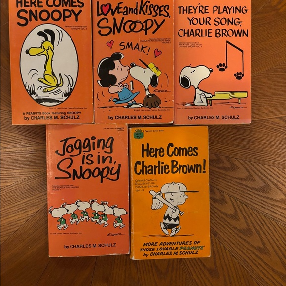 Peanuts Comic Book Collection - Picture 3 of 3